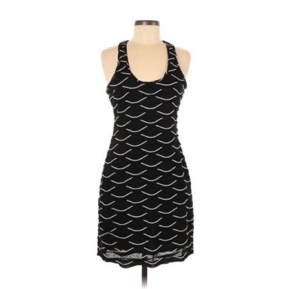 438- Max Studio NWOT Navy w/ White Scallop Designs. Size Large